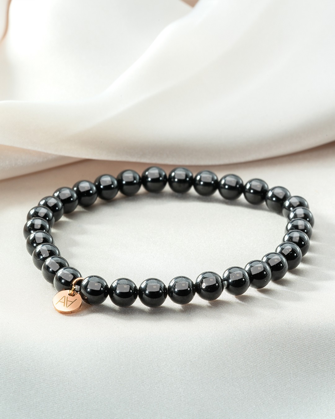 Armband Natursteine ChatGPT a dit :  Schwarzer Spinell Armband 6 mm
