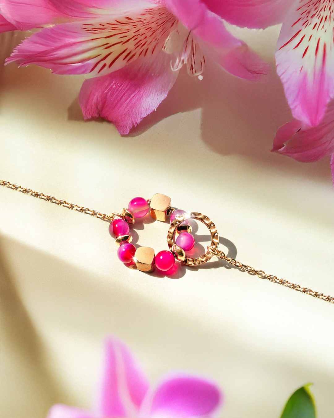 Packshot Armband Rosenachat Rosela