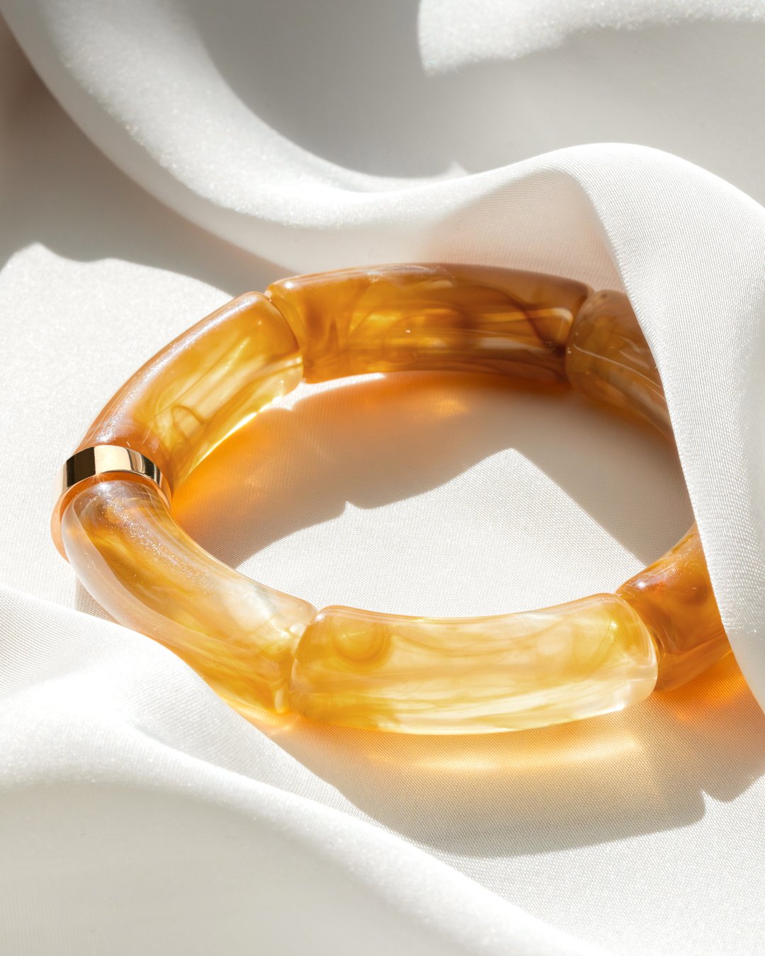 Packshot Armband Herbstlichter Goldener Rauchbernstein Tursi