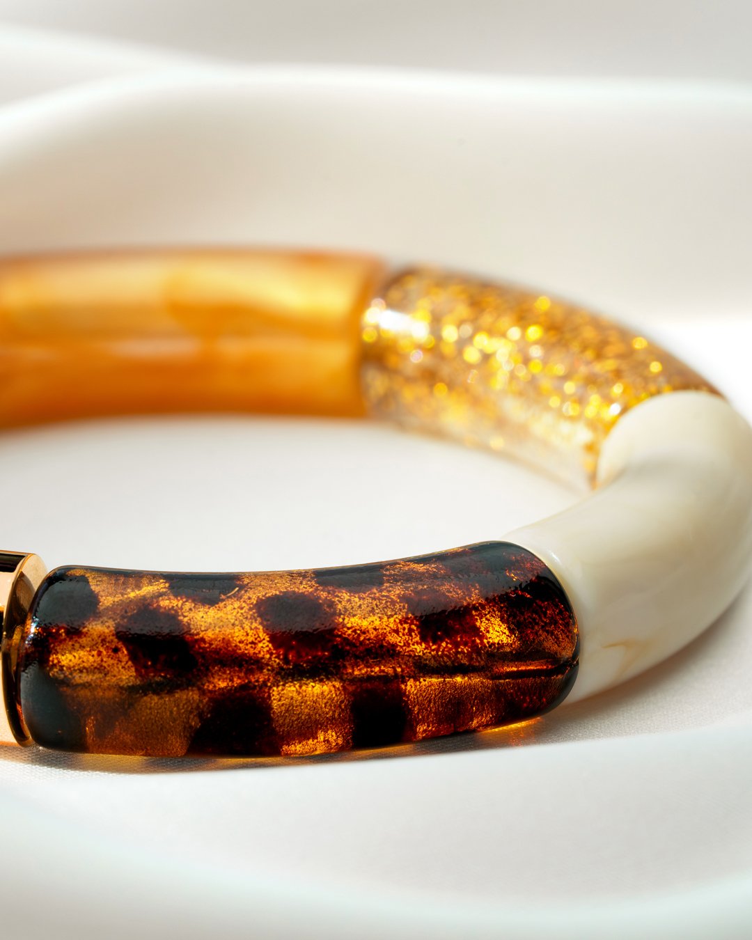 Packshot Armband Herbstlichter Schwarz, Bernstein, Glitzer, Cremebeige und Leopard Cerreto