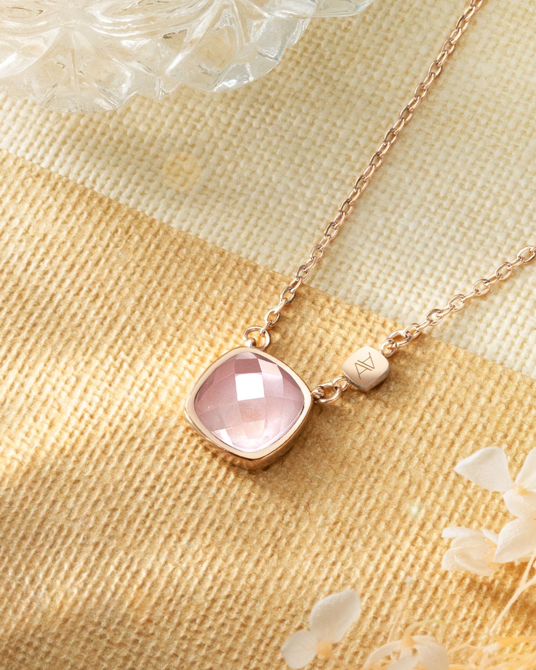 Packshot Anhänger Rosenquarz  Comissia