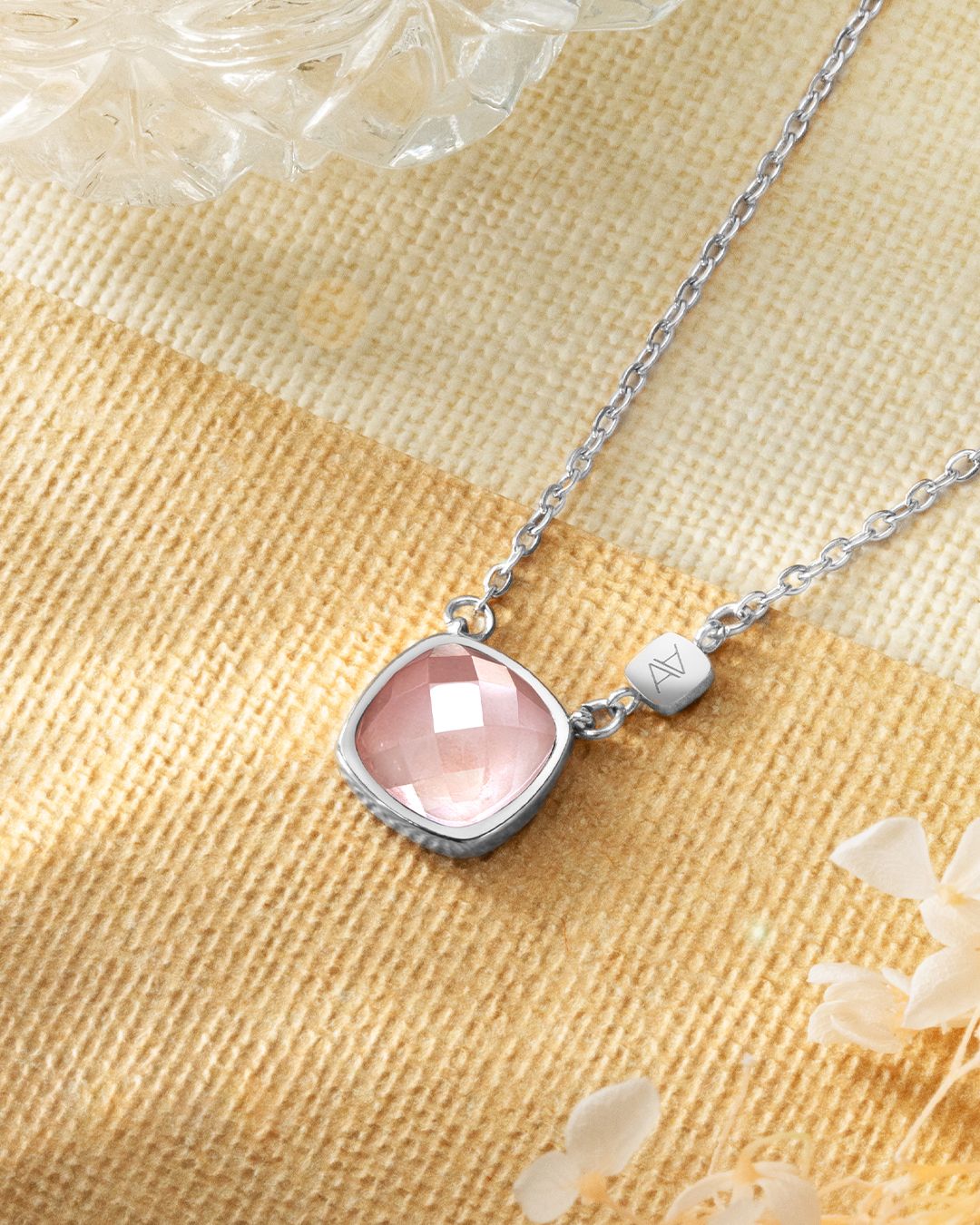 Packshot Anhänger Rosenquarz Comissio