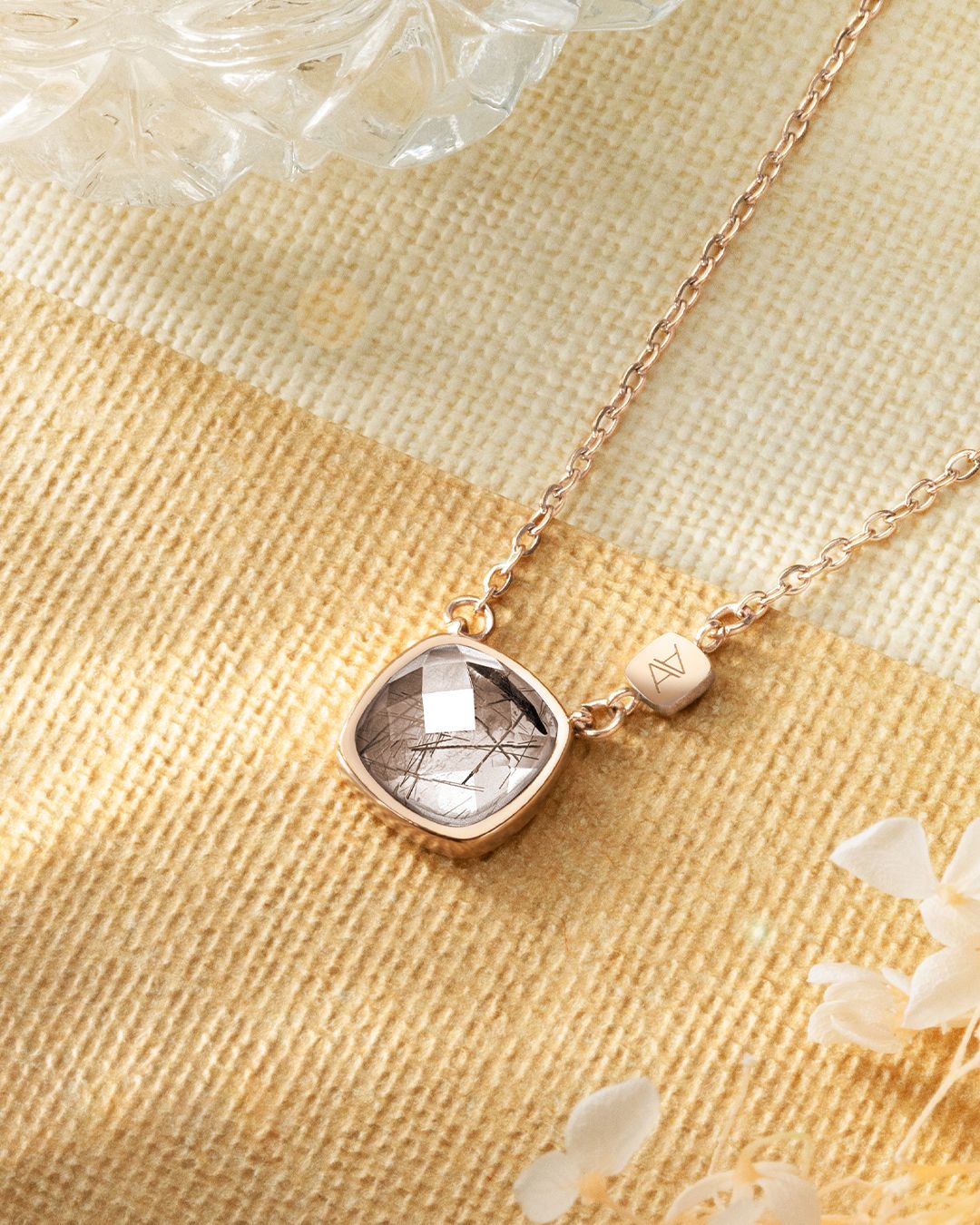 Packshot Anhänger schwarzen Rutilquarz  Riminitia