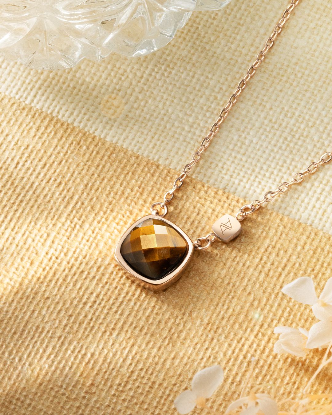 Packshot Anhänger Tigerauge Messinia