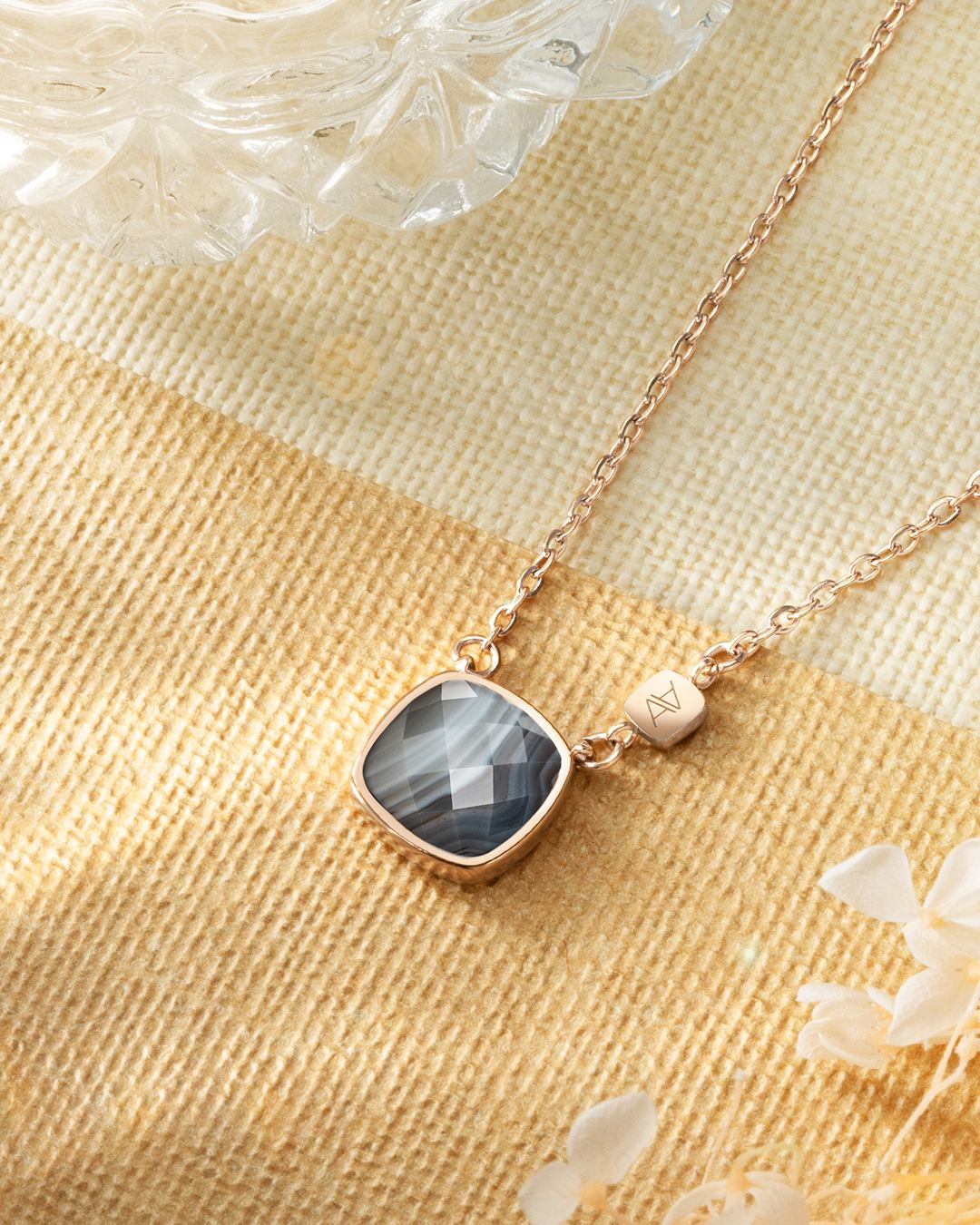 Packshot Anhänger Botswana-Achat  Avellinia Claro