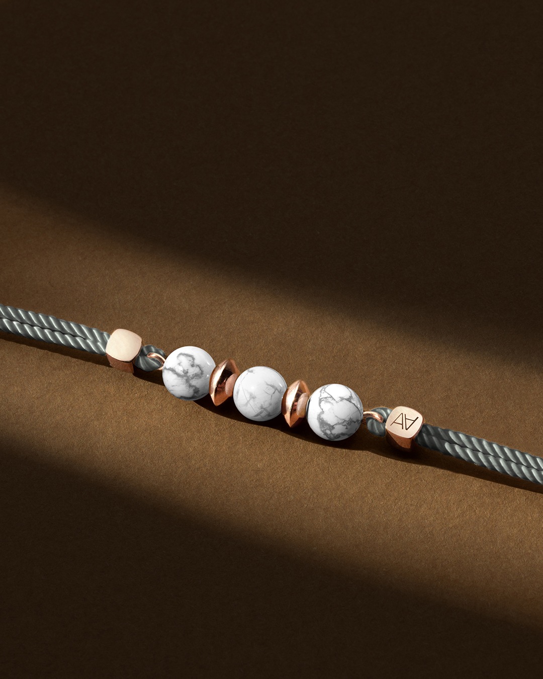 Packshot Armband Howlith Alcameto